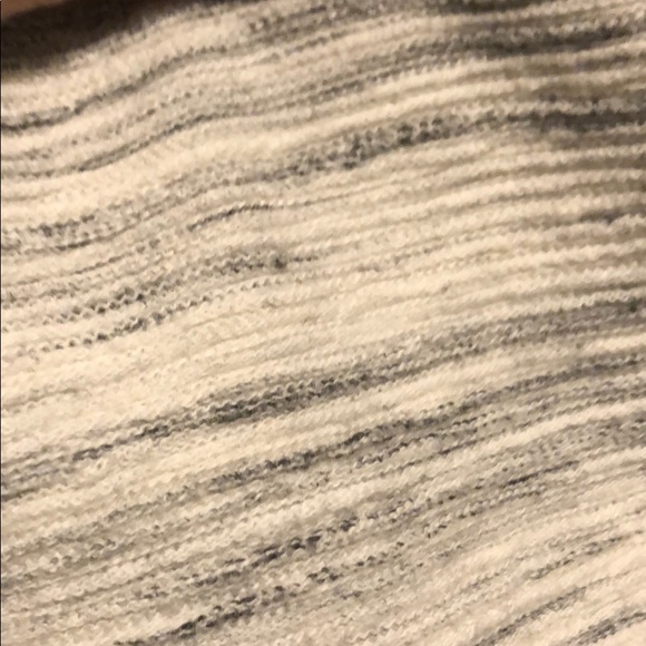 Used sweatershirt by old navy size S - Picture 4 of 8